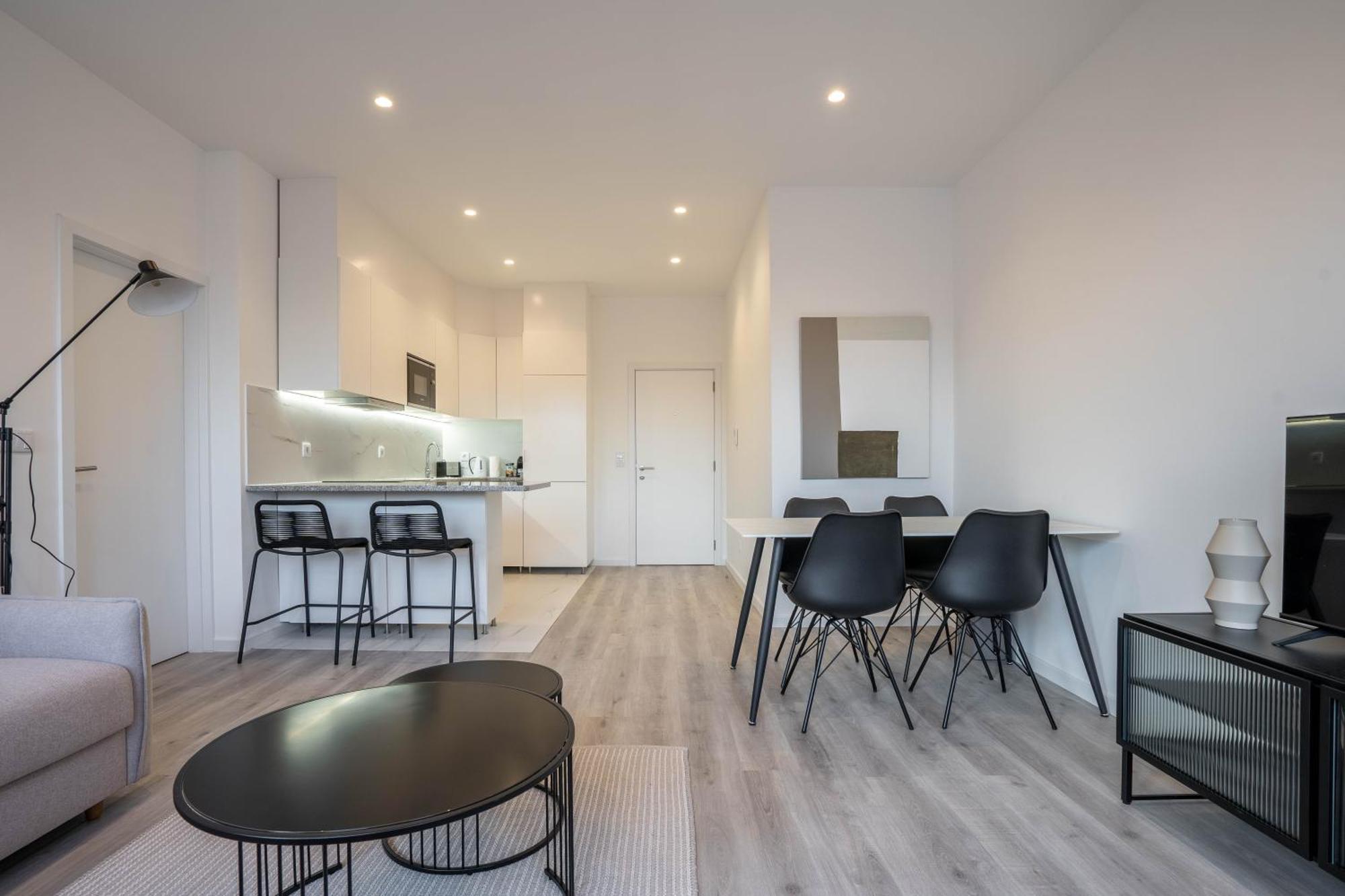 Skyline Lofts By Lovelystay Apartment